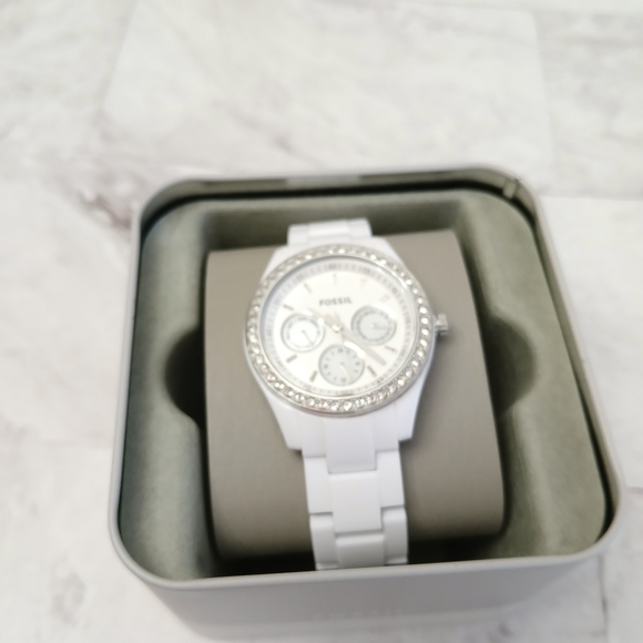 Fossil boyfriend watch with fossil tin packaging - Picture 1 of 4